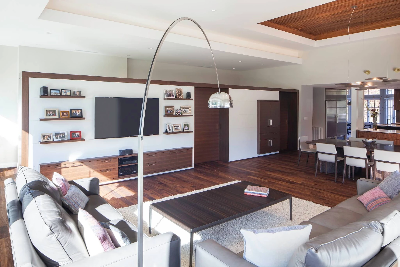 [family_room]